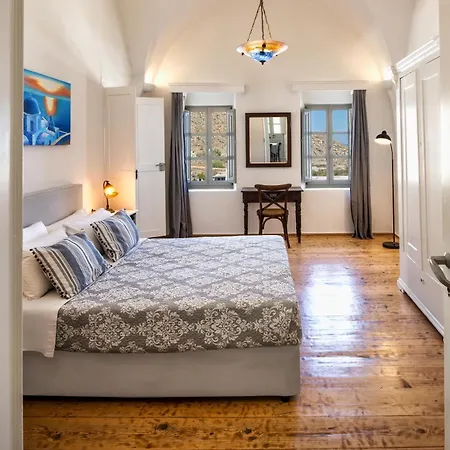 Tousa's Bridal House Emporio (Santorini)