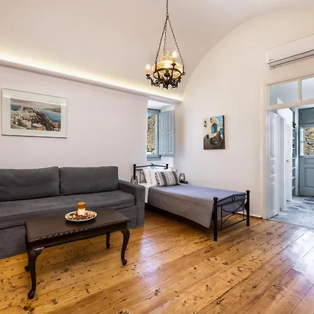 Tousa's Bridal House * Emporio (Santorini)