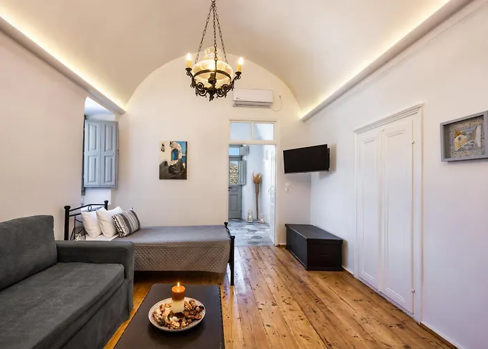 Tousa's Bridal House * Emporio (Santorini)