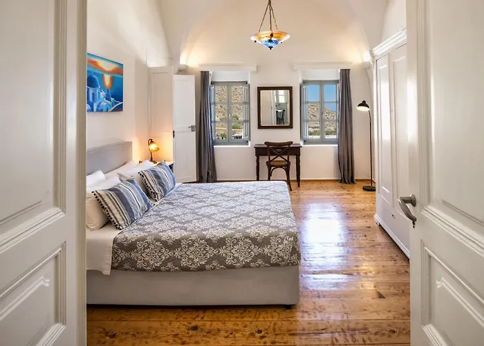 Tousa's Bridal House Emporio (Santorini)