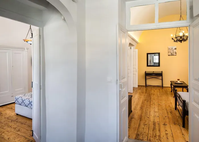 Tousa's Bridal House Semesterbostad Emporio (Santorini)