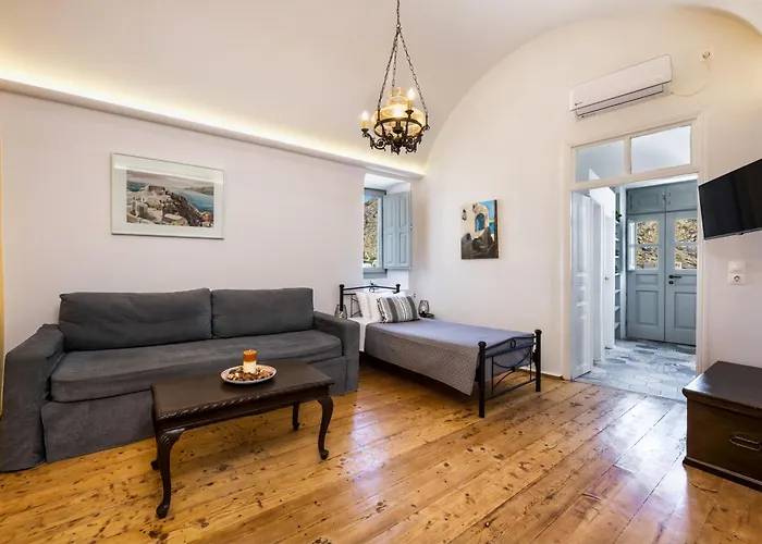 Tousa's Bridal House * Emporio (Santorini)