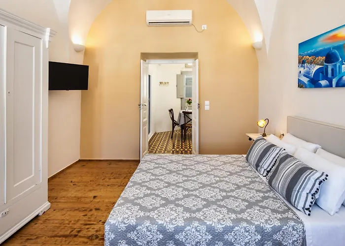 Tousa's Bridal House *