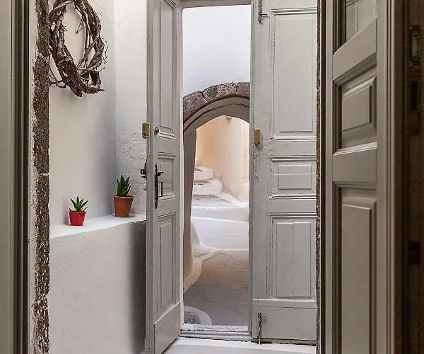 Tousa's Bridal House Emporio (Santorini)